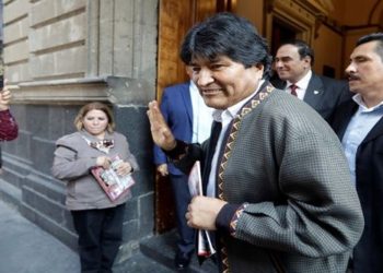 Cancillería mexicana informó que Evo Morales dejó el país y viajó a Cuba