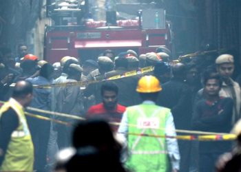 Incendio en fábrica de Nueva Delhi mata a 43 personas