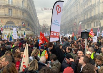 Francia paralizada por una huelga general en protesta por reforma al sistema de pensiones