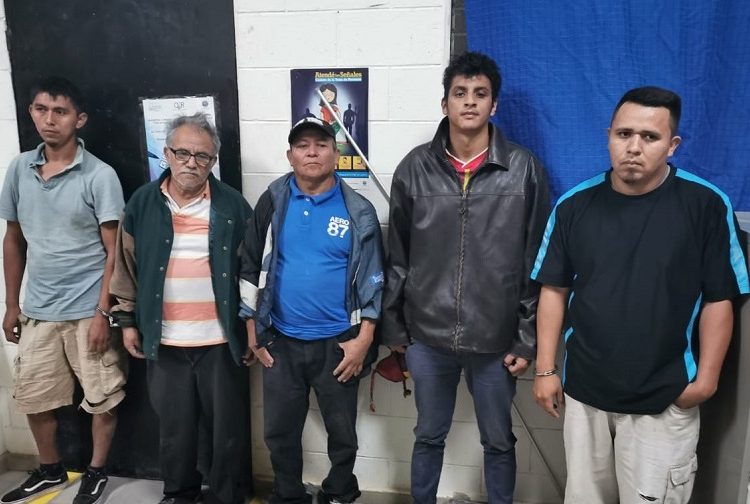 Detienen a cinco sujetos por contrabando de $60 mil en queso