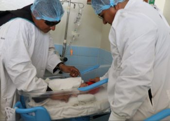 Presidente Bukele ofrece agilizar proceso de adopción de niña abandonada en carretera de Oro