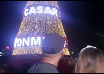 (VIDEO) Propuesta de matrimonio en plaza Divino Salvador del Mundo