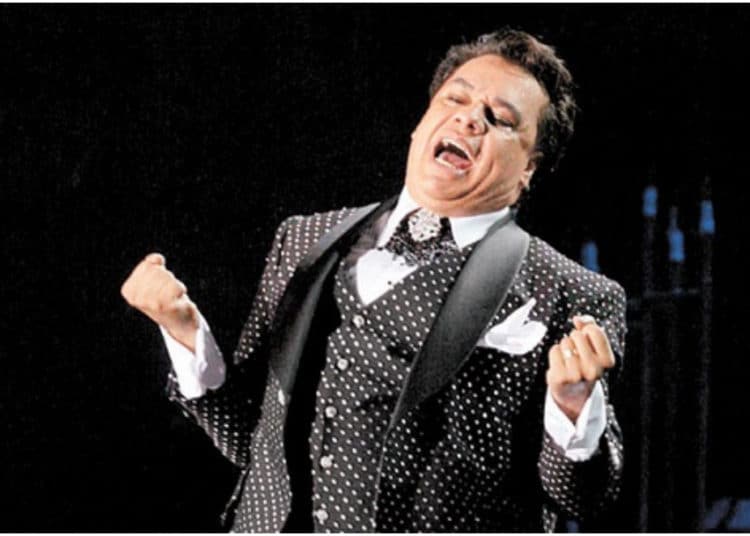 Amigo de Juan Gabriel dice “entiendan, está muerto” a quienes piden dinero para ayudar al “divo de Juárez”