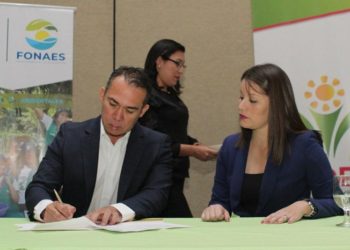 FONAES y MIDES firman convenio para crear estaciones de separación de desechos sólidos