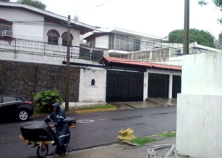 Chubascos de moderados a fuerte intensidad en zona occidental y central del país para este martes