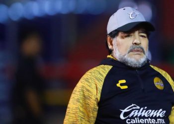 (VIDEO) «Si siguen gritando ‘Diego’, ¡me voy a la m…» dice Maradona ante niños que piden un autógrafo
