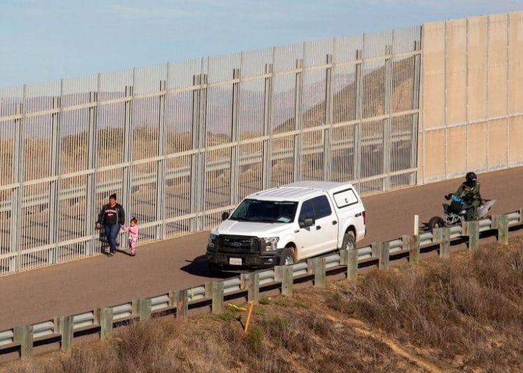 Militares de EE.UU. trabajarán en construcción de muro fronterizo con México
