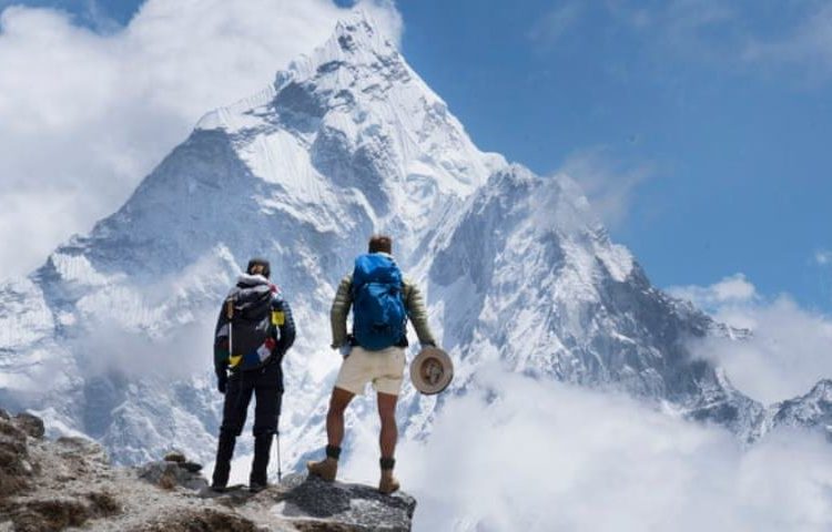 Astronauta capta el monte Everest desde la Estación Espacial Internacional y reta a encontrarlo en la imagen