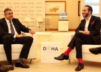 Nayib Bukele promociona proyecto de Surf City en Doha