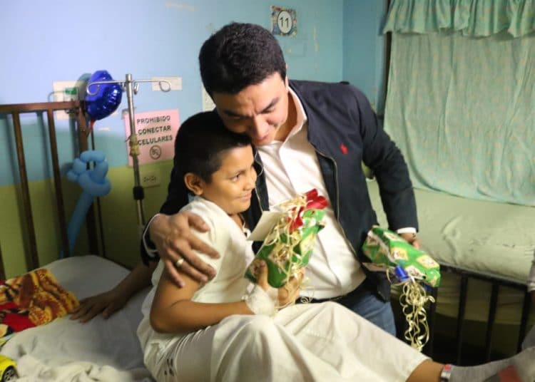 Miguel Pereira visitó a pacientes del Hospital San Juan de Dios