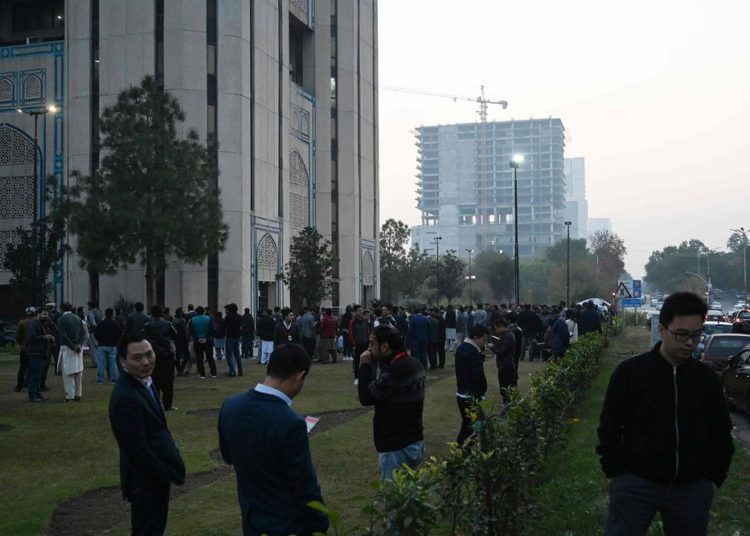 (VIDEO) Habitantes de Pakistán y Afganistán son sacudidos por terremoto magnitud 6.4