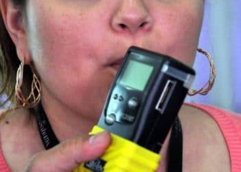 Ministra de Salud aclara que joven capturada por conducir en estado de ebriedad no es su sobrina