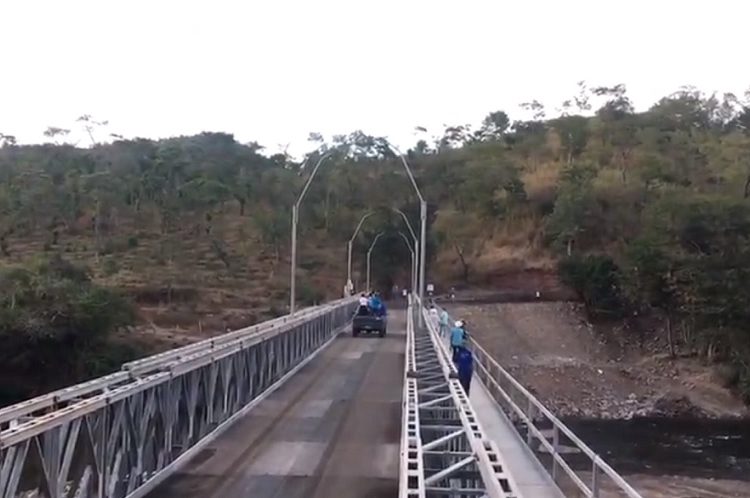 Habilitan paso de vehículos y peatones en nuevo puente sobre río Torola