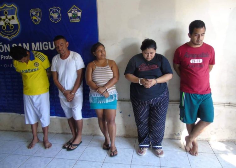 Capturan banda de «coyotes» que se encomendaba a la santería para llevar gente a EE.UU.