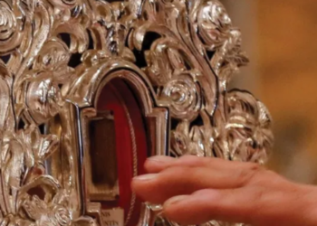 Reliquia que se cree que proviene del pesebre donde nació Jesús regresó a Belén