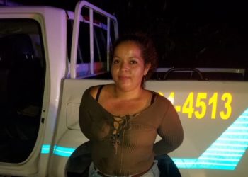 Mujer que robó patrulla policial seguirá proceso en libertad