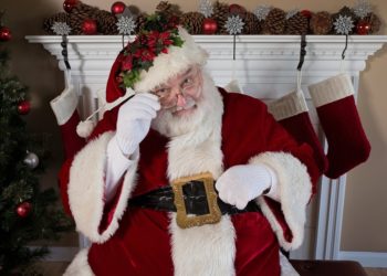 Despiden a Santa Claus de un centro comercial por sus polémicas fotos en Internet