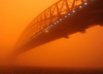 (VIDEO) Sydney cubierta de humo rojo debido a los incendios forestales que la rodean