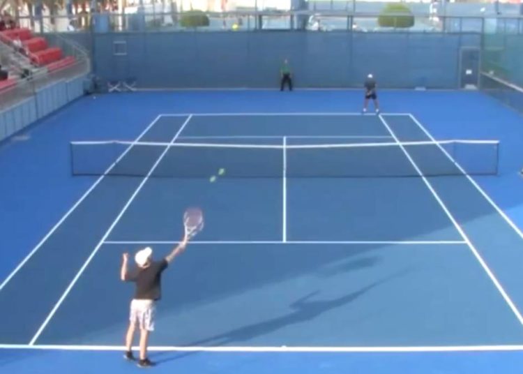 (VIDEO) Se convierte en el peor tenista de la historia