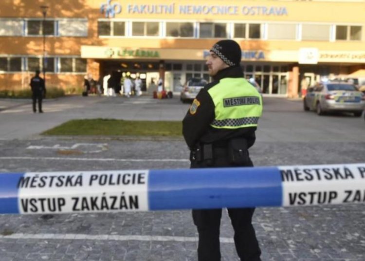 Al menos seis muertos por tiroteo dentro de un hospital de República Checa