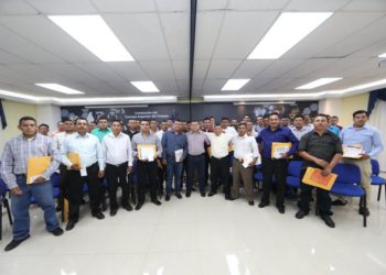 Ministro Castro anuncia la salida esta semana de primer grupo de trabajadores a EE.UU.