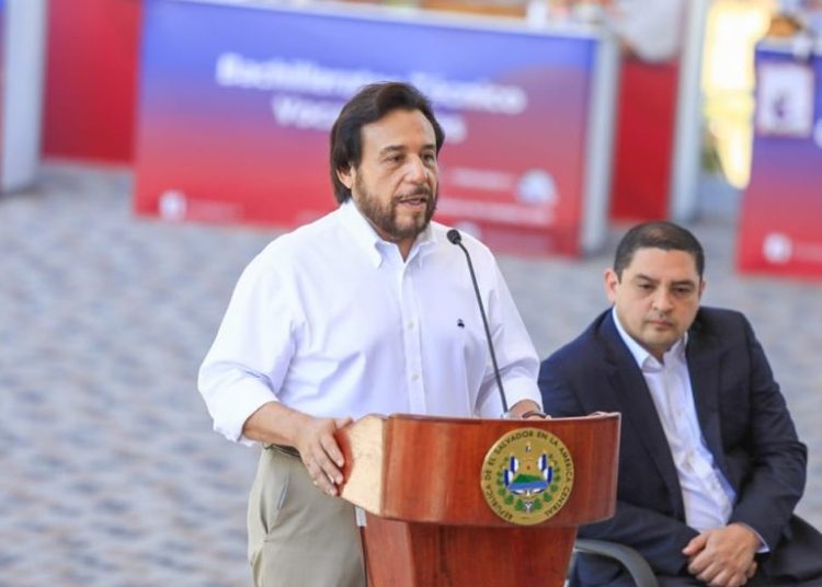 “No es posible querer amenazar al Presidente con un antejuicio por cumplir con la ley”, dice Ulloa sobre declaraciones de Davidson