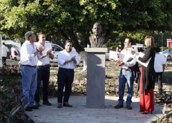 Inauguran plaza en homenaje póstumo a rector Félix Antonio Ulloa