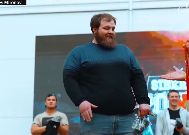 (VIDEO) El ‘zar’ de las bofetadas cae por primera vez