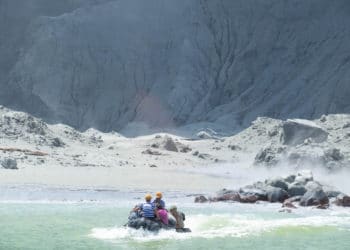 Sorpresiva erupción del volcán Whakaari dejó un manto de horror entre las víctimas
