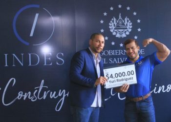INDES entrega reconocimiento económico a Yuri Rodríguez por lograr medalla de plata en mundial de Fisicoculturismo