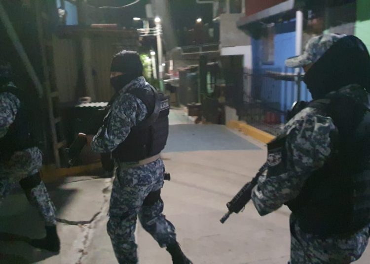 PNC interviene 300 viviendas durante operativo “Casa Segura” en San Salvador