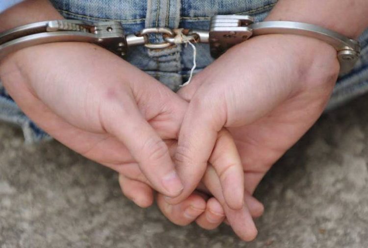 Liberan a mujer que vivía en casa usurpada en Soyapango