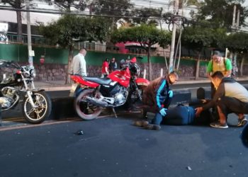 Dos motociclista lesionados deja accidente de tránsito en el Paseo General Escalón