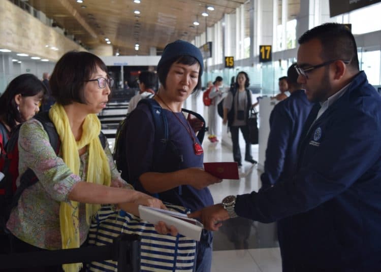 Migración refuerza medidas sanitarias en fronteras y aeropuerto por Coronavirus