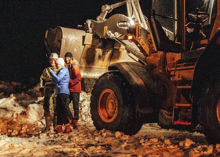 Crea una cuenta en Tinder al quedar varada en un camino inhóspito y su ‘match’ llega en tractor