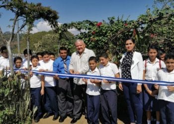 (VIDEO) Alcalde Héctor Orellana apoya construcción de Huerto Orgánico Municipal