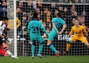 El Valencia da la sorpresa y vence a un Barça sin ideas