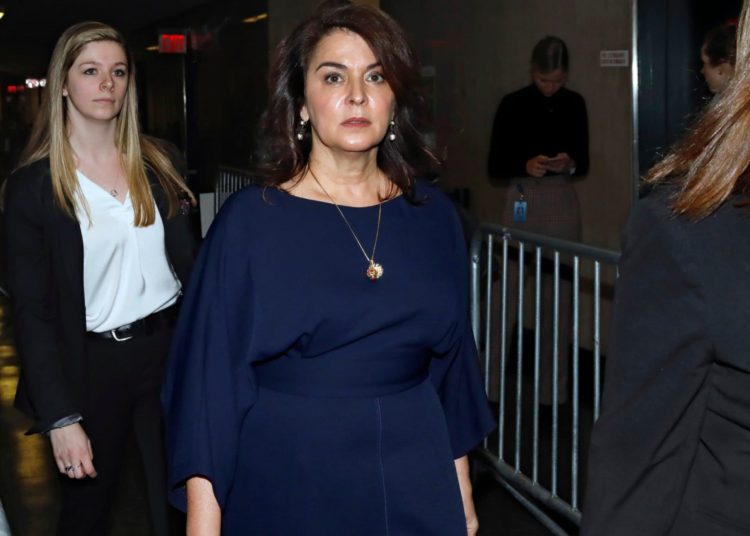 La actriz Annabella Sciorra testificó en el juicio contra el productor de cine Harvey Weinstein: “Me violó”