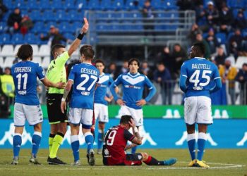 (VIDEO) Mario Balotelli tuvo su peor partido, fue expulsado a los seis minutos de ingresado a la cancha