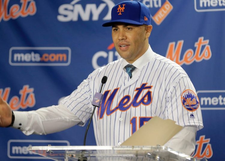 Carlos Beltrán manager de los Mets de New York renuncia por escándalo de robo de señales de rivales