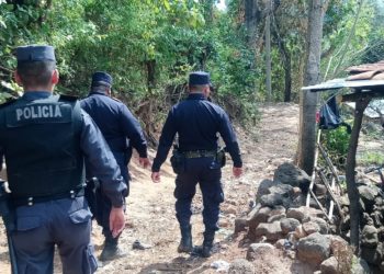 Agentes de la PNC atienden parto en Panchimalco