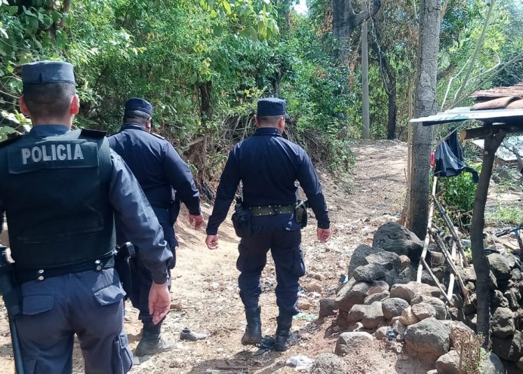 Agentes de la PNC atienden parto en Panchimalco