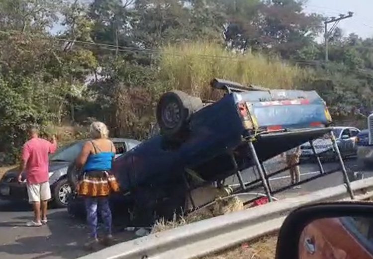Un muerto y tres lesionados deja accidente de tránsito en Quezaltepeque