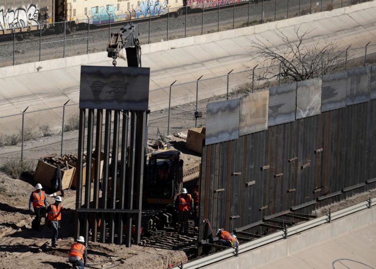Donald Trump celebra fallo judicial que permite seguir construcción del muro