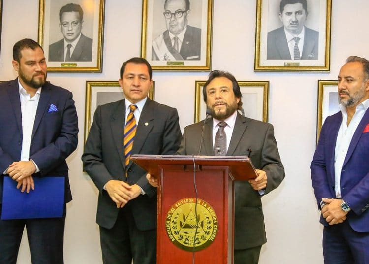 Gobierno propone que salvadoreños en el exterior voten en elecciones de febrero del 2021