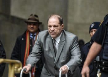 Fiscalía de New York retrata a exproductor de cine Harvey Weinstein como ‘monstruo depredador’