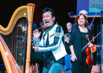 (VIDEO) Hiroki Takahasi, cantante de ‘Dragon Ball’, sufre terrible caída en concierto