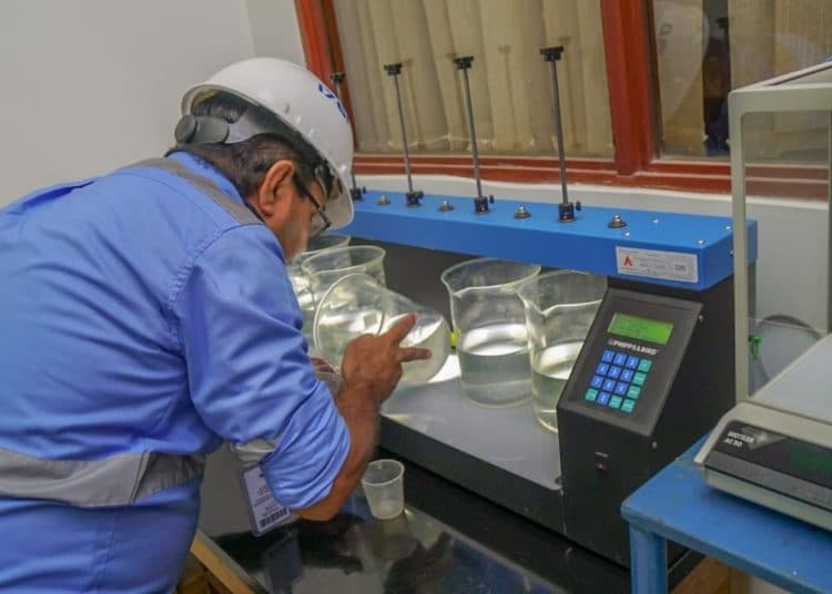 Nayib Bukele: «El agua ya está libre de algas, toxinas, olor, sabor o colores extraños»