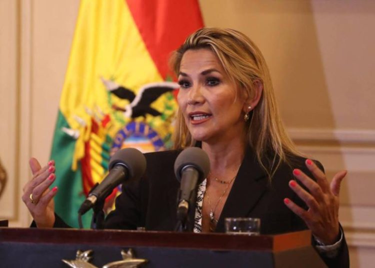 La presidenta interina lanza su candidatura y profundiza el escenario electoral en Bolivia