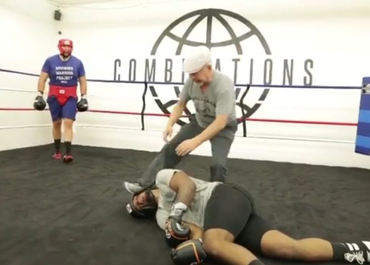 (VIDEO) Boxeador ruso noquea dramáticamente a su sparring